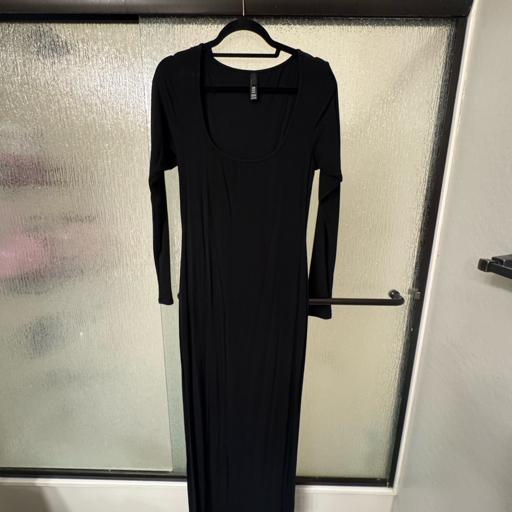SKIMS Elegant Black Long Sleeve Dress